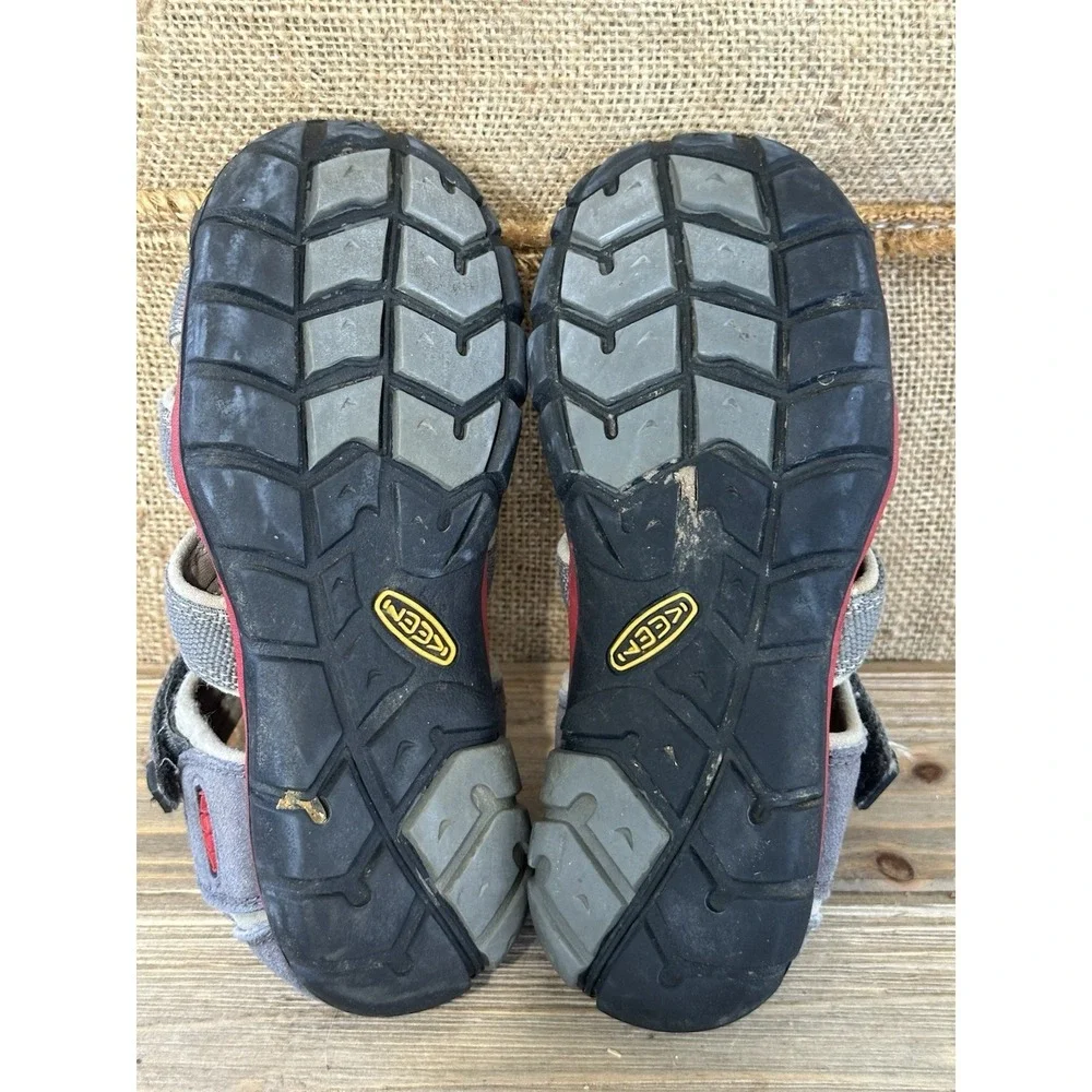 KEEN Boys Shoes Sandals Gray Red Sz 1 Summer Beach Camping